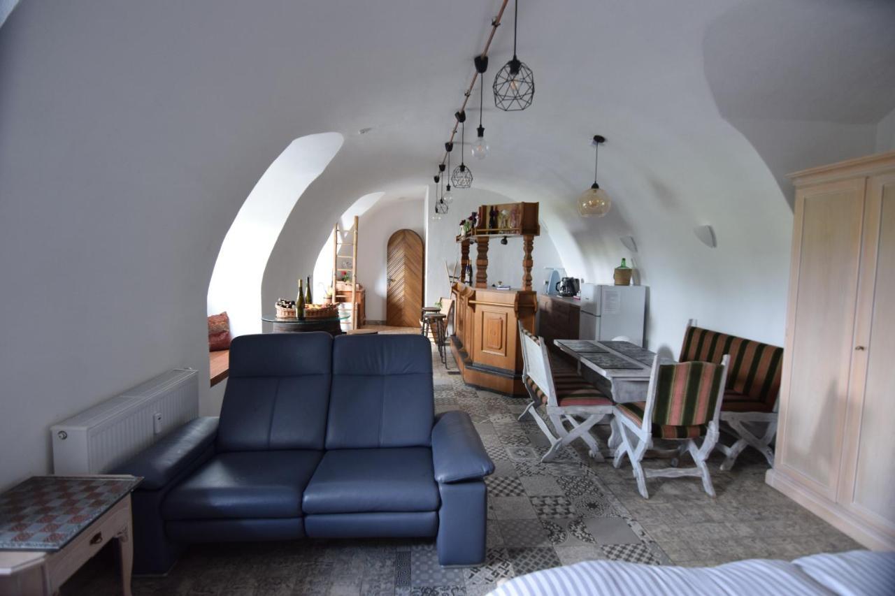 The Wine Cellar In The Old Gemeinde House Brauneberg Eksteriør bilde