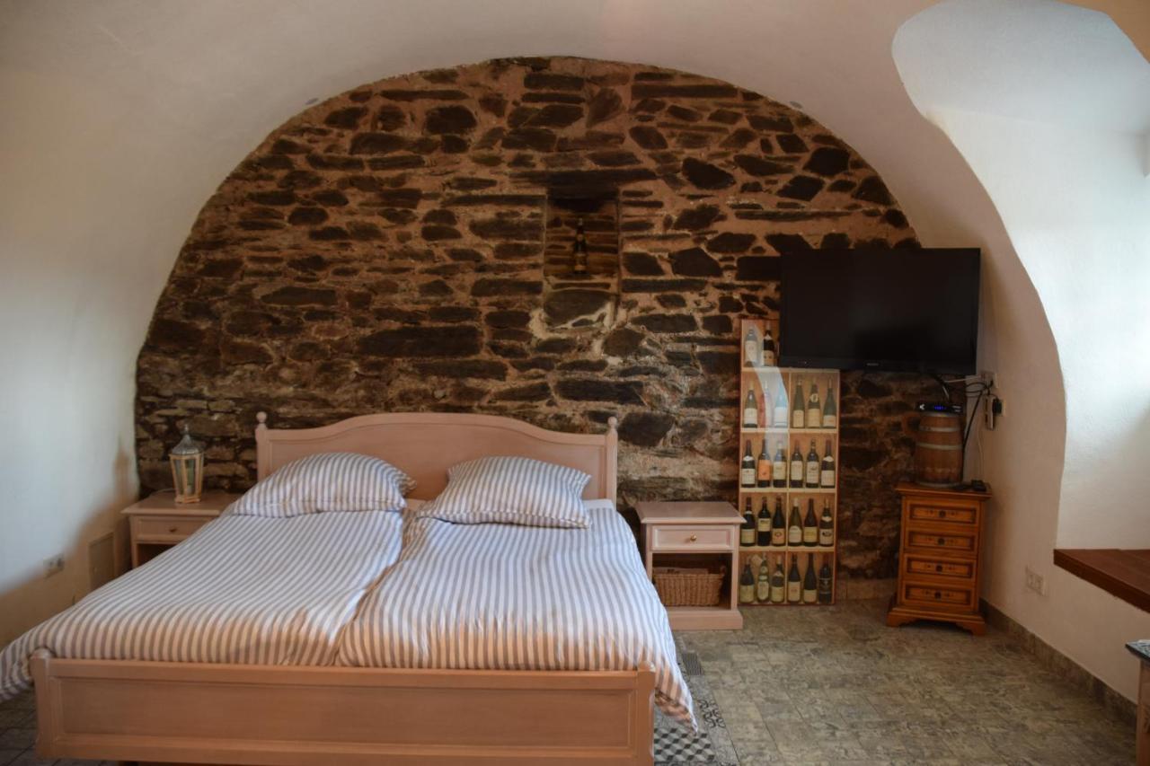 The Wine Cellar In The Old Gemeinde House Brauneberg Eksteriør bilde